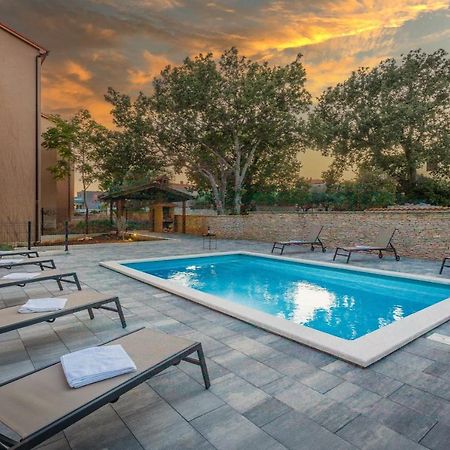 Ližnjan Apartments Cesare With Shared Pool מראה חיצוני תמונה