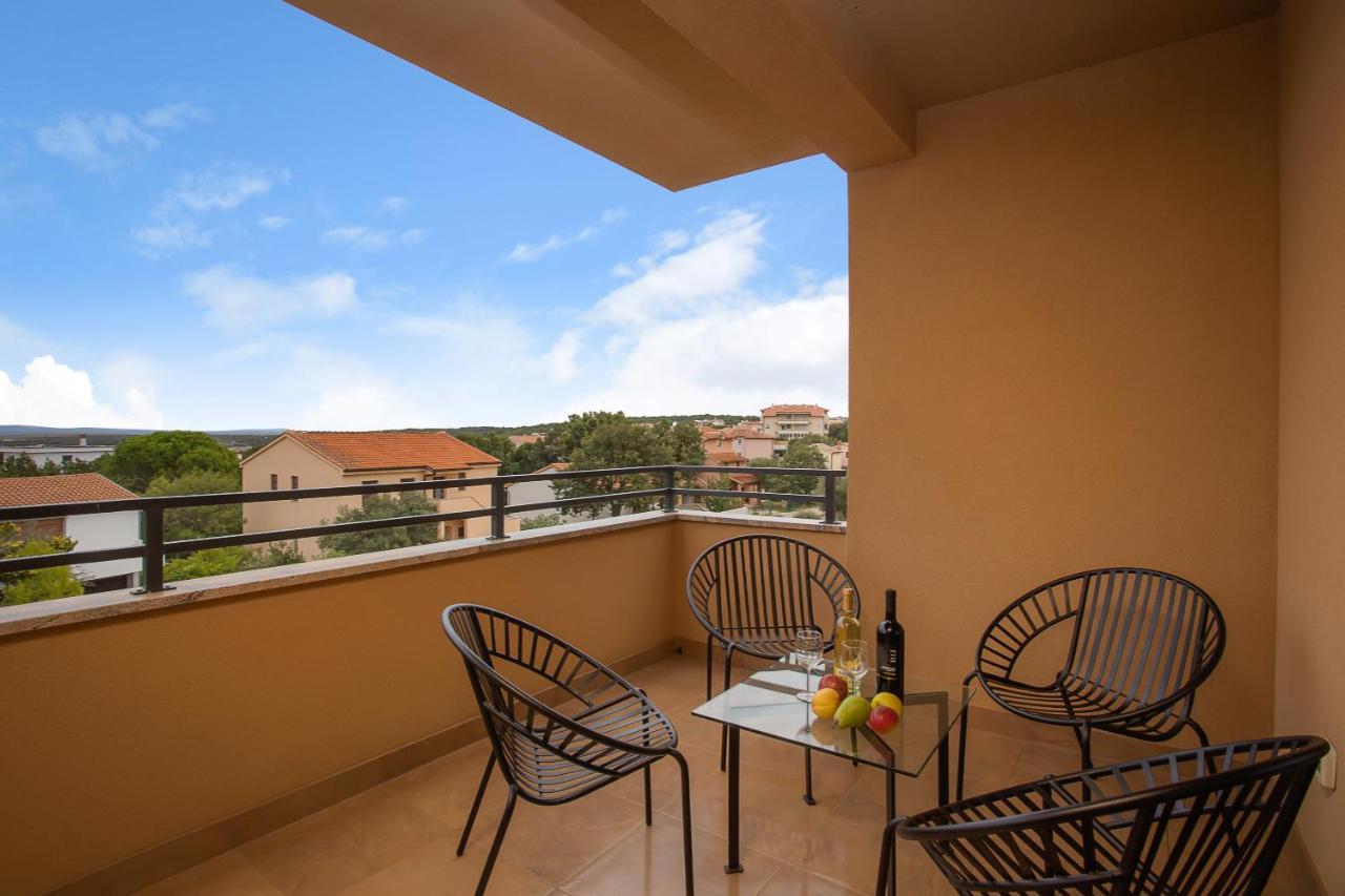 Ližnjan Apartments Cesare With Shared Pool מראה חיצוני תמונה