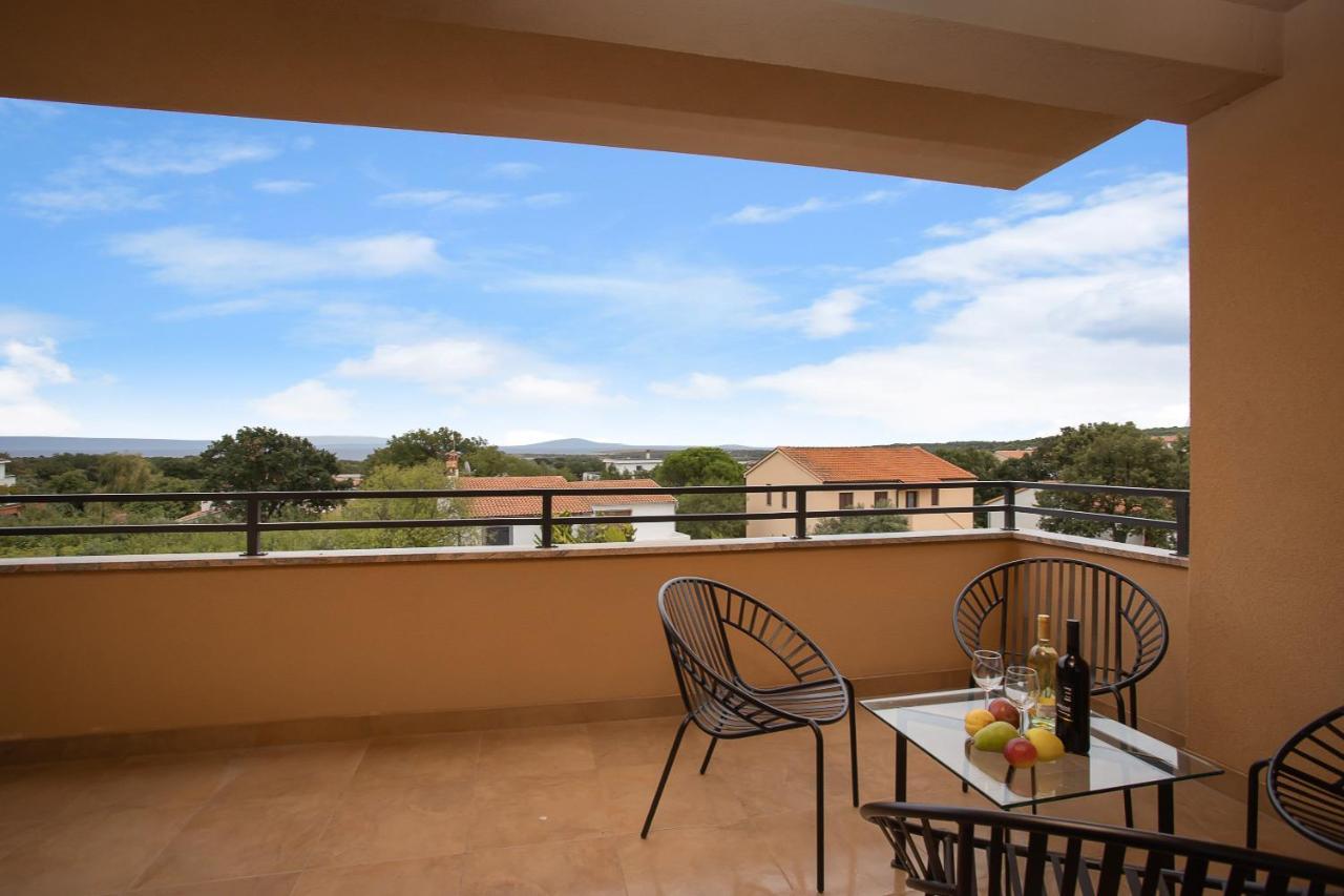 Ližnjan Apartments Cesare With Shared Pool מראה חיצוני תמונה