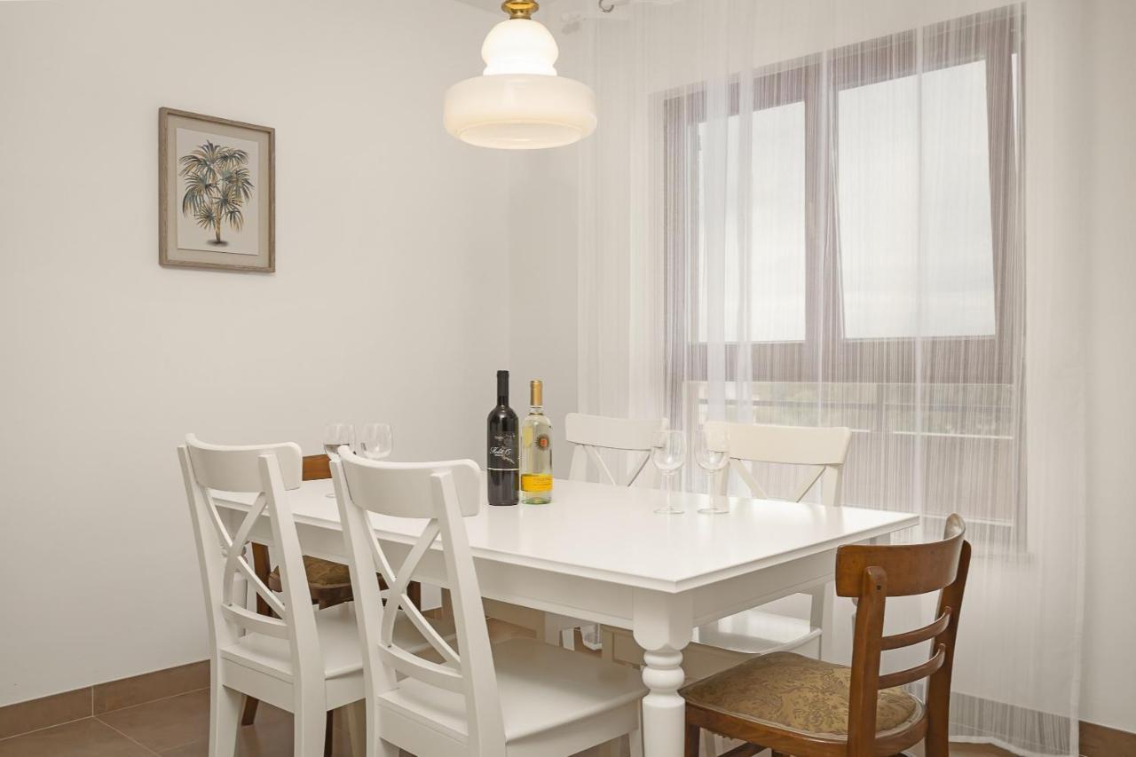 Ližnjan Apartments Cesare With Shared Pool מראה חיצוני תמונה