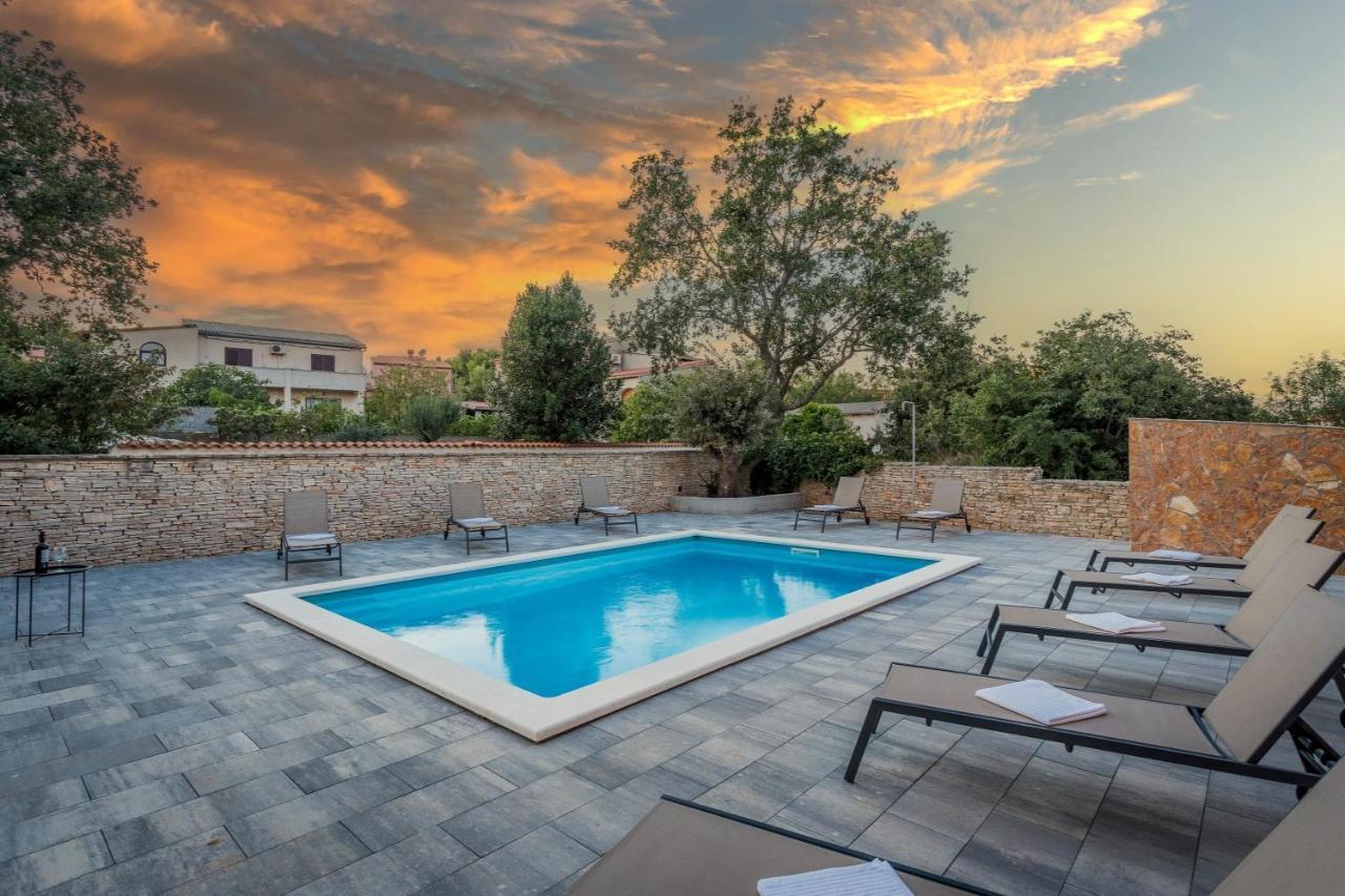 Ližnjan Apartments Cesare With Shared Pool מראה חיצוני תמונה