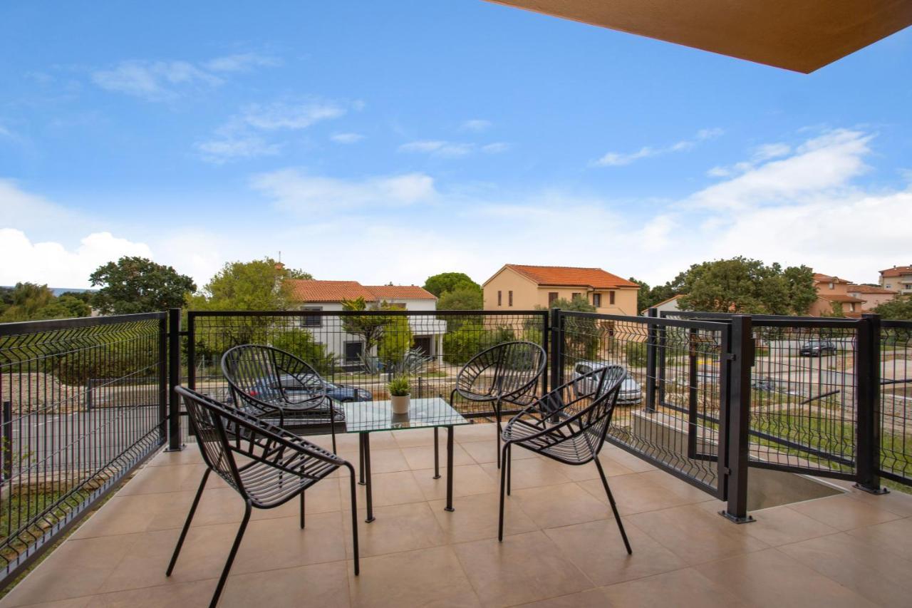 Ližnjan Apartments Cesare With Shared Pool מראה חיצוני תמונה