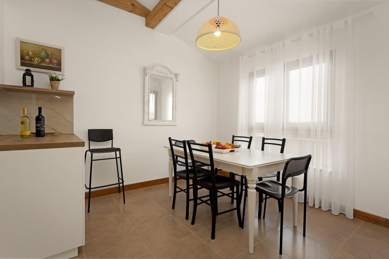 Ližnjan Apartments Cesare With Shared Pool מראה חיצוני תמונה