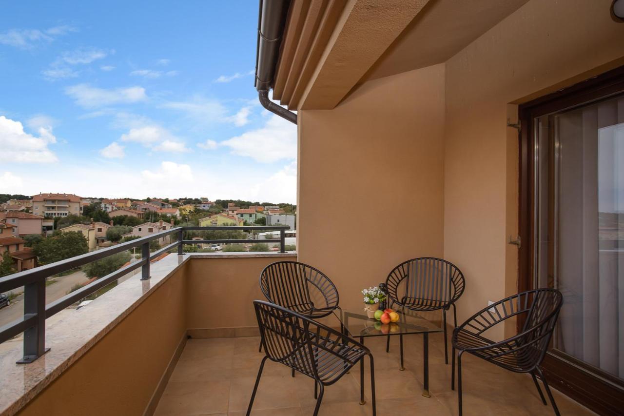 Ližnjan Apartments Cesare With Shared Pool מראה חיצוני תמונה