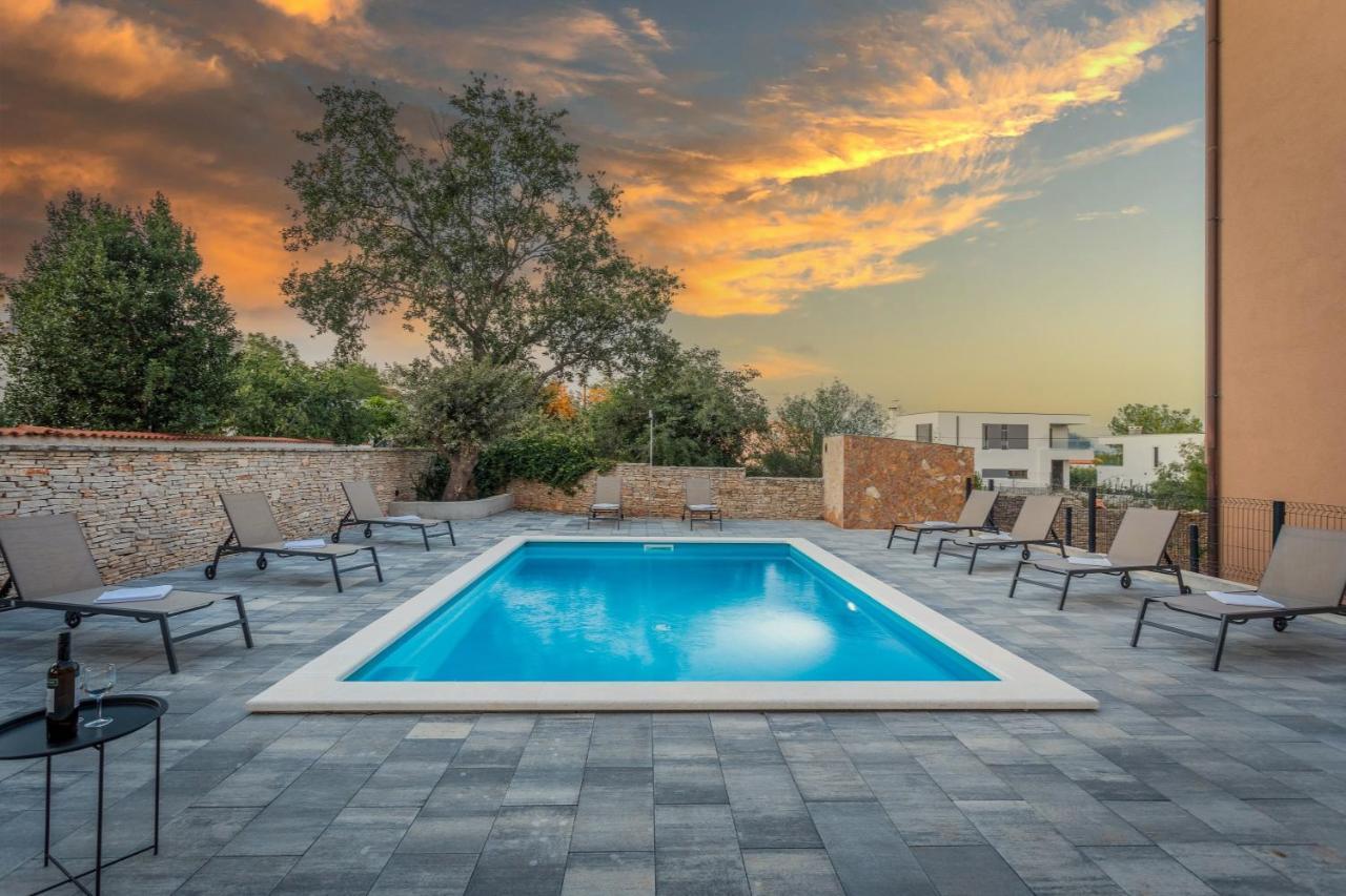 Ližnjan Apartments Cesare With Shared Pool מראה חיצוני תמונה
