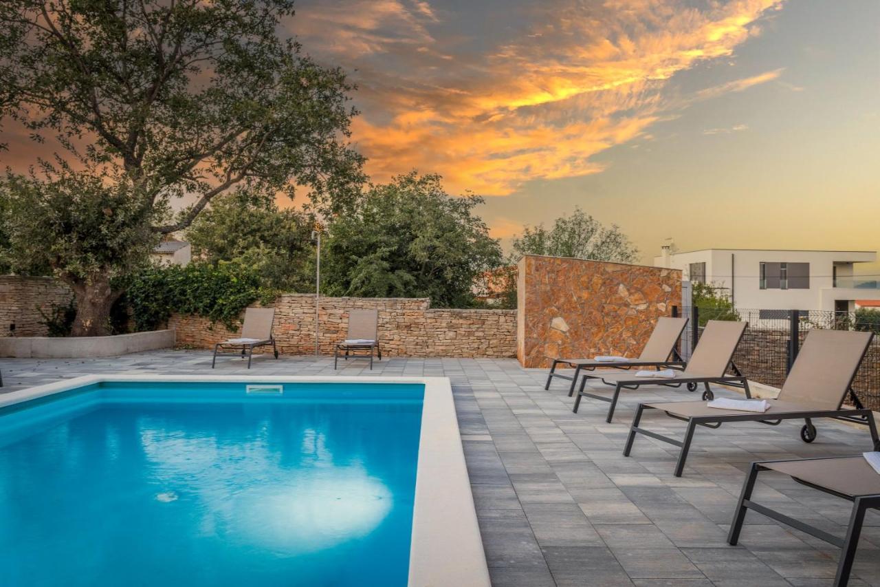 Ližnjan Apartments Cesare With Shared Pool מראה חיצוני תמונה