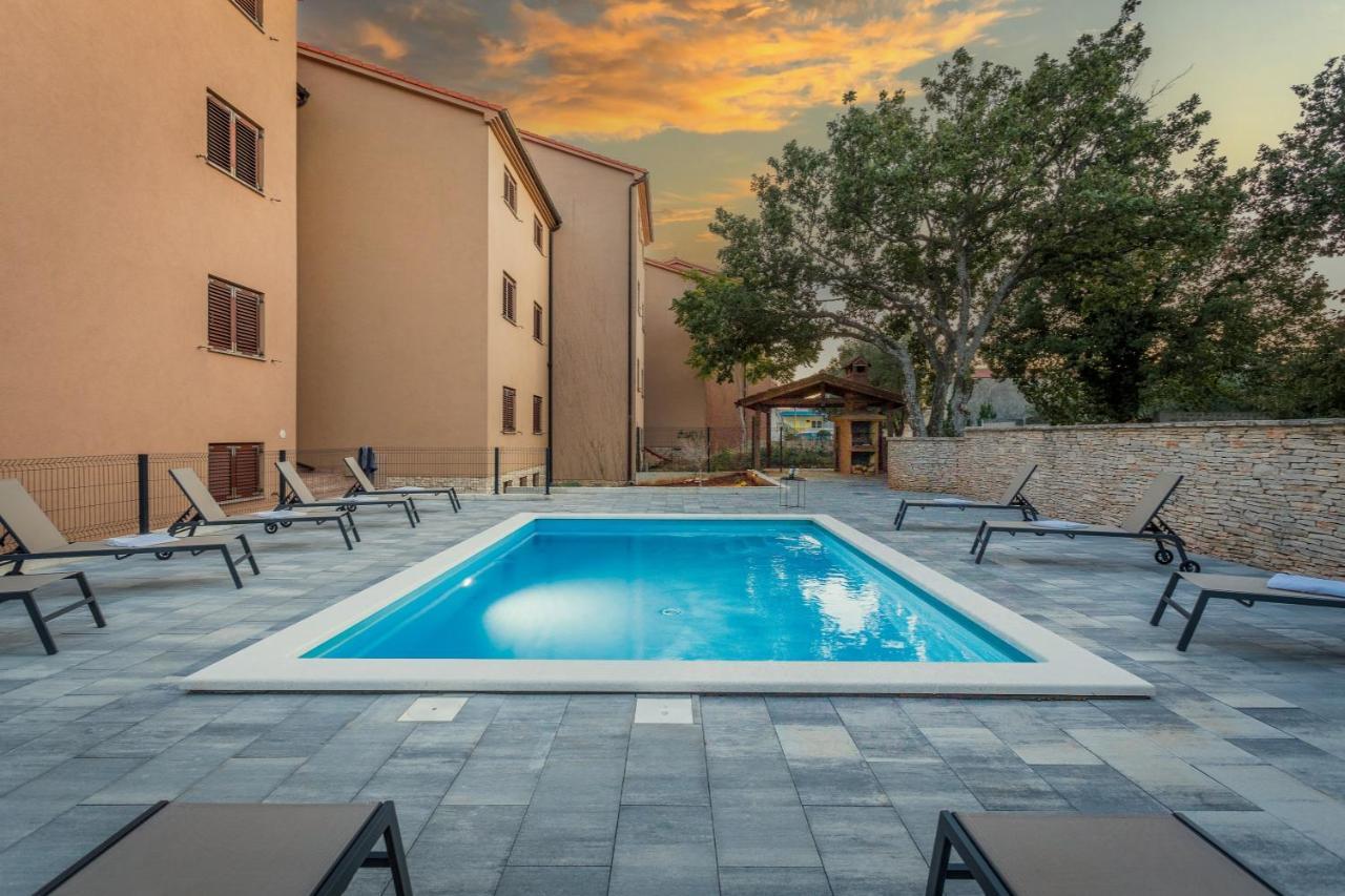 Ližnjan Apartments Cesare With Shared Pool מראה חיצוני תמונה